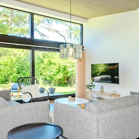 Moderne Hus Taet Pa Stranden Villa